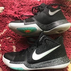 Kyrie 3 Black ice. Worn twice. 9/10 condition!